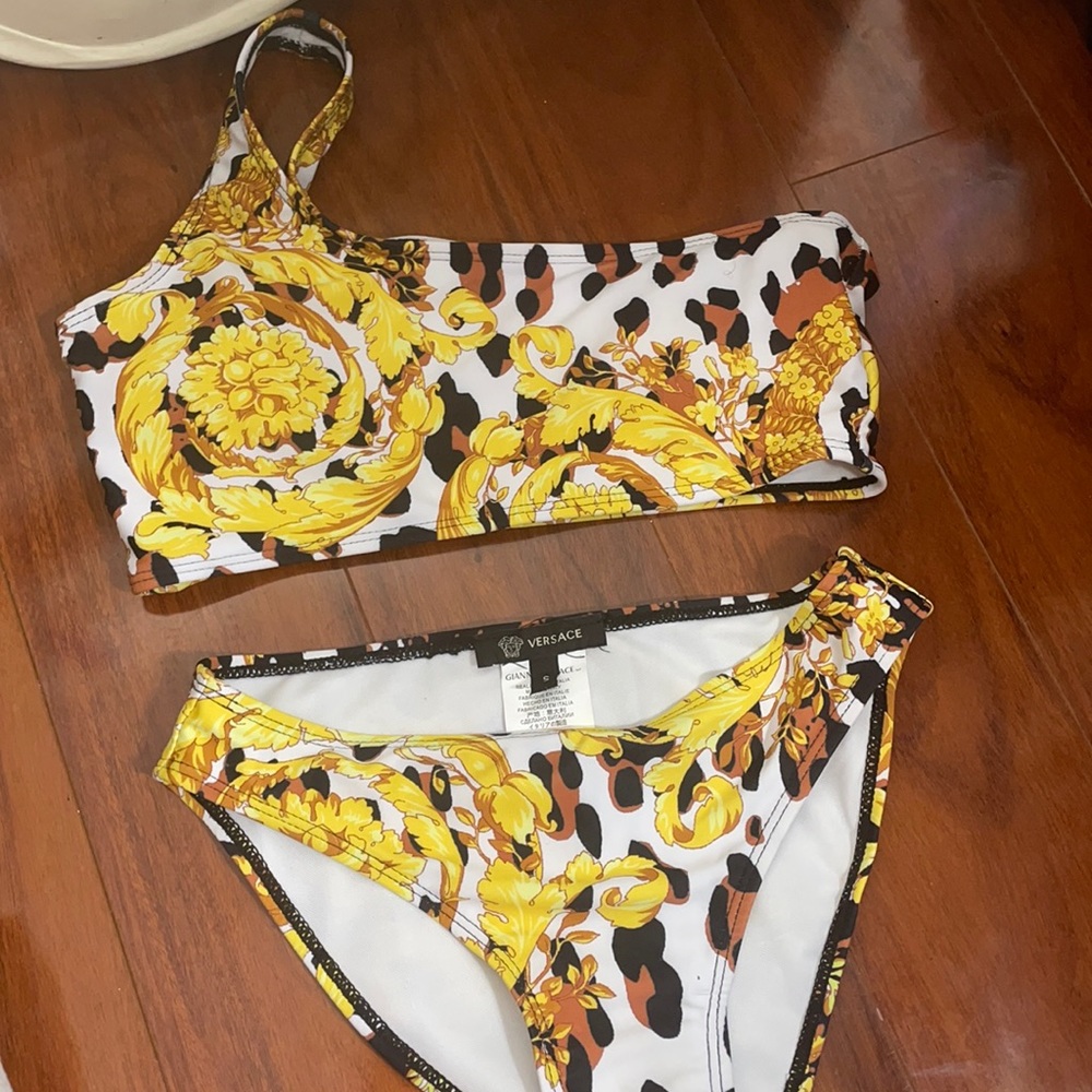 Versace off the shoulder bikini comes in 3 sizes